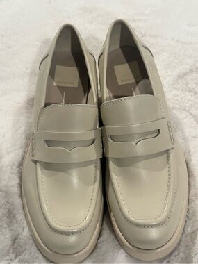 Dolce Vita Cream Loafers – Like New 🤍